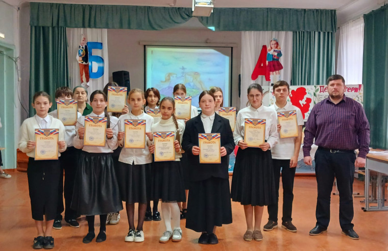 Конкурс чтецов " О маме с любовью"..